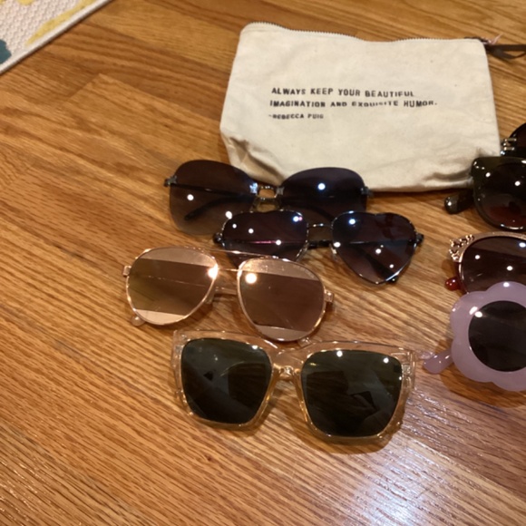 Bag with Sunglasses - Picture 5 of 5